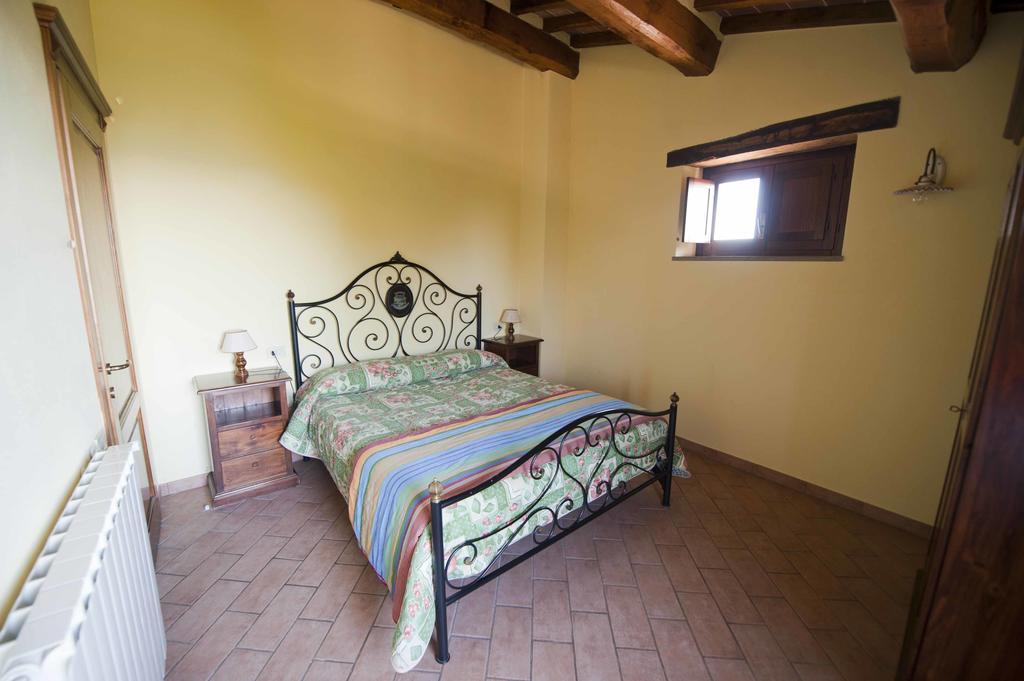 Agriturismo Tenuta Di Biscina Екстериор снимка