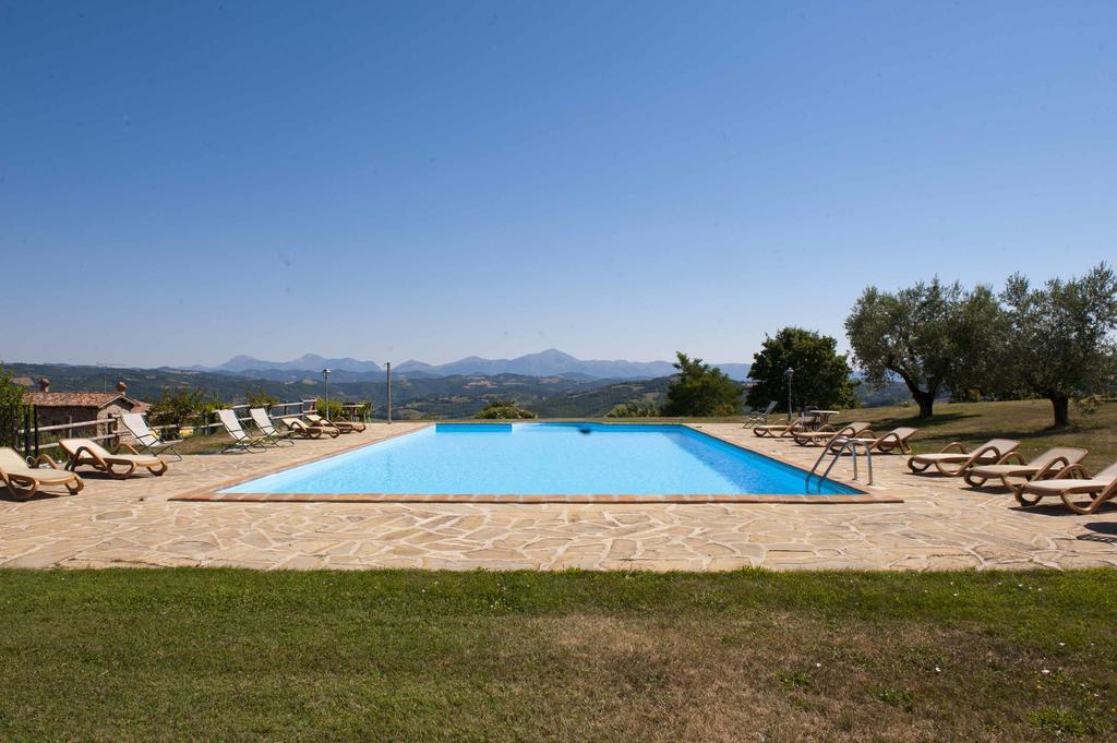 Agriturismo Tenuta Di Biscina Екстериор снимка