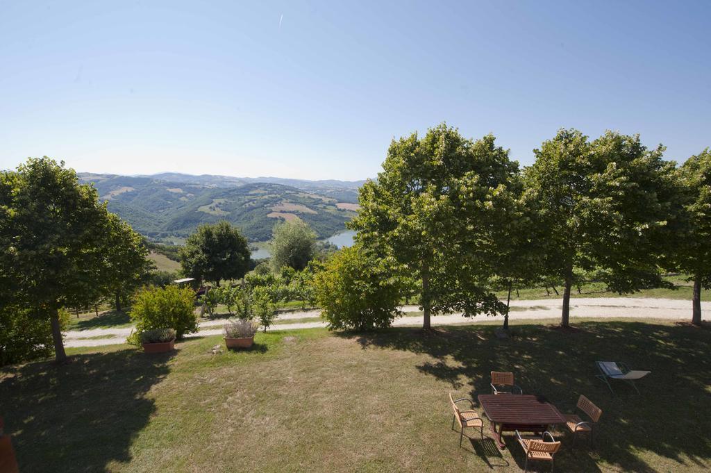 Agriturismo Tenuta Di Biscina Екстериор снимка