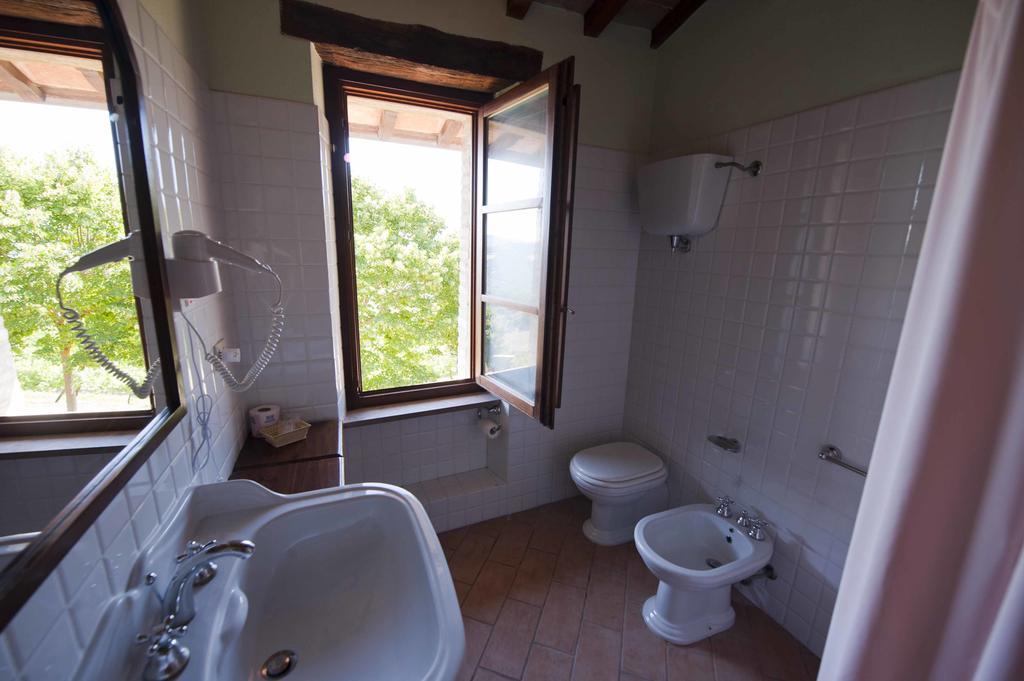 Agriturismo Tenuta Di Biscina Стая снимка